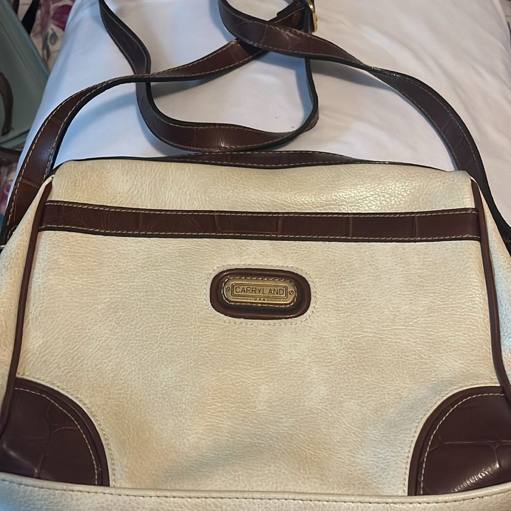 Carryland vintage Cream and Brown Shoulder Bag